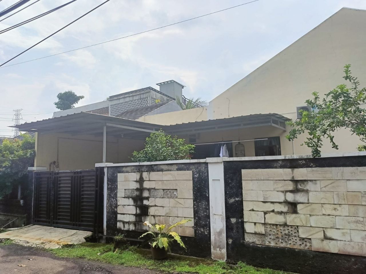 Tampak Depan Rumah Villa Rizki Ilhami